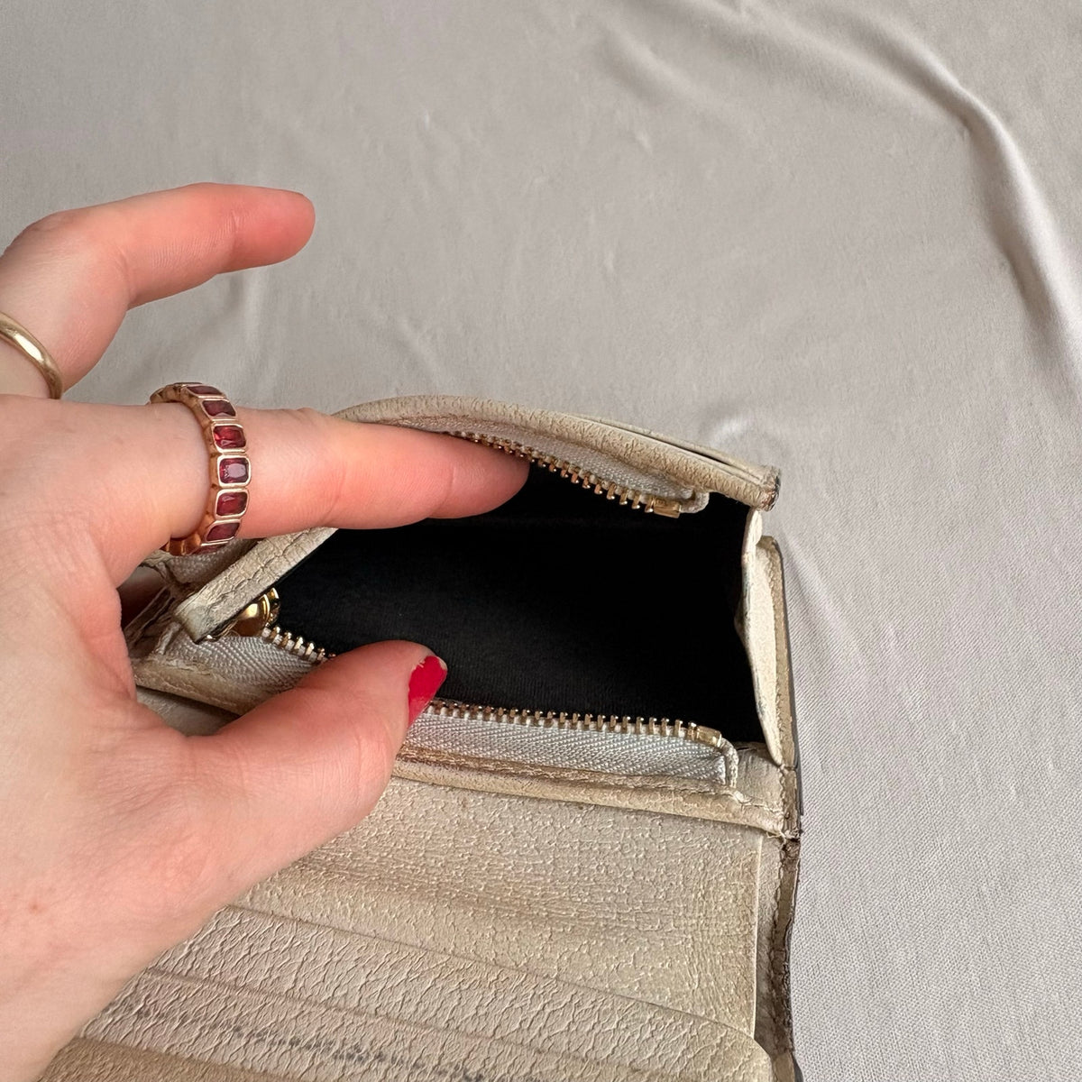 Gucci GG Marmont Berry Print Wallet - Cream, Gold Hardware- 2020