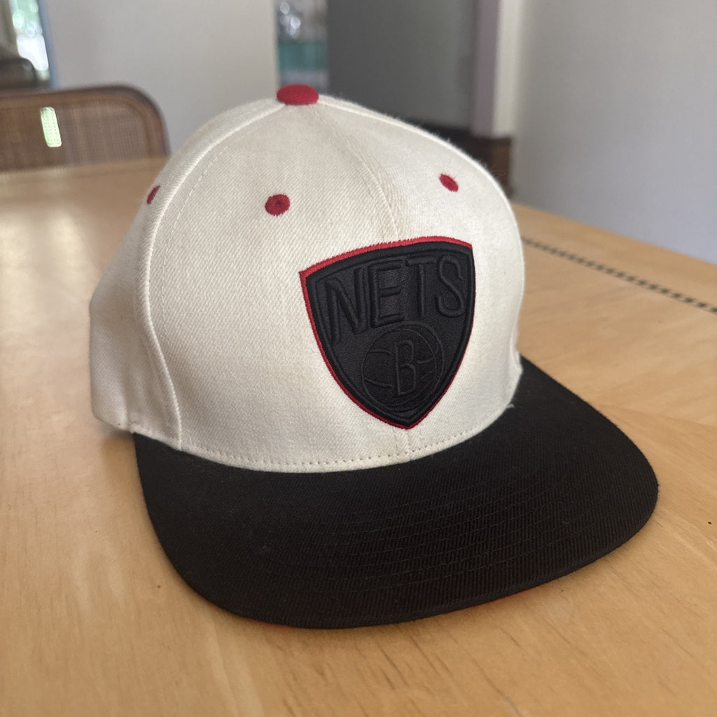 Men's Brooklyn Ness Mitchell & Ness Snapback White / Red / Black Logo. Stripes