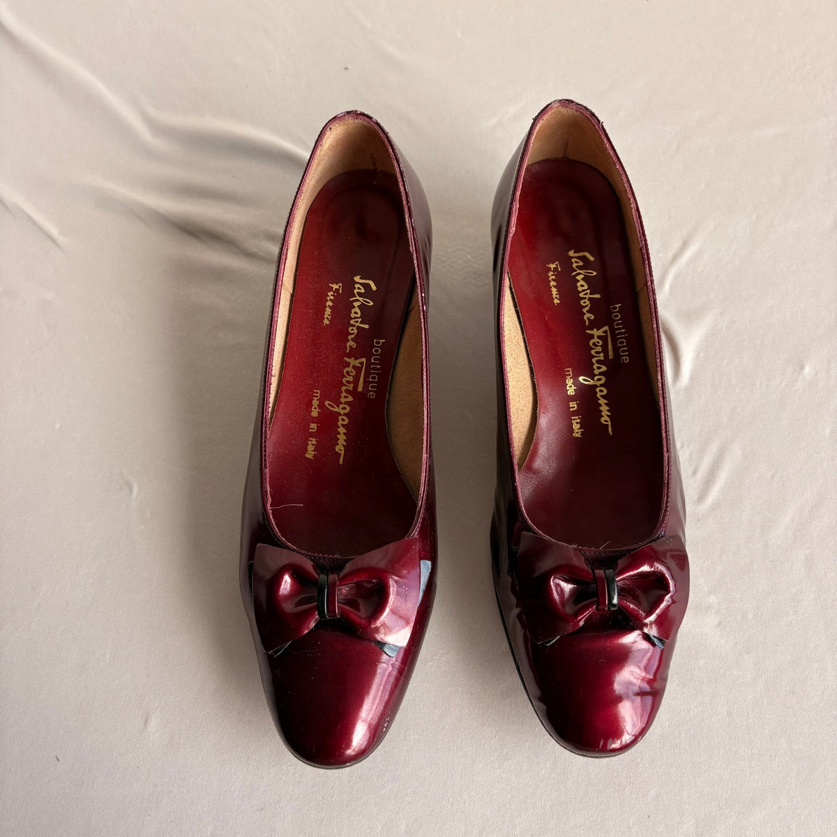 Vintage Salvatore Ferragamo Burgundy Patent Leather Bow Heels - 90s, 7.5