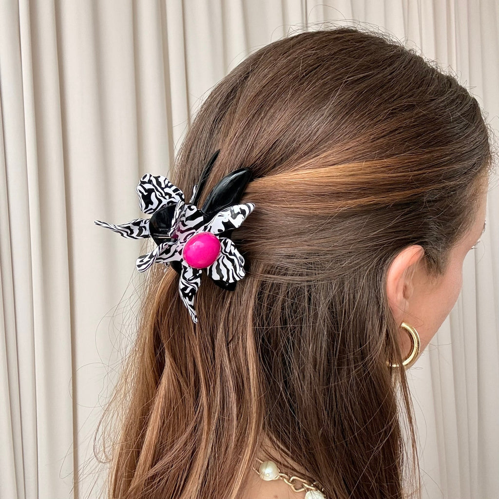 Black & White Flower Claw Clip - Hot Pink Center, 80s Vintage