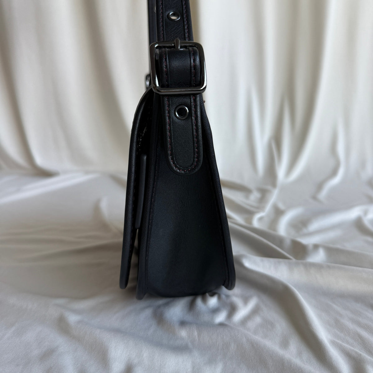 Vintage Coach Black Leather Saddle Bag - Red Contrast Stitching