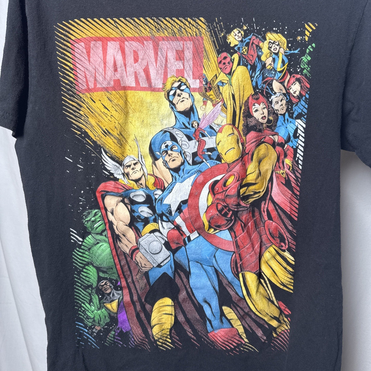 Disney Marvel Avengers Graphit T-Shirt Medium