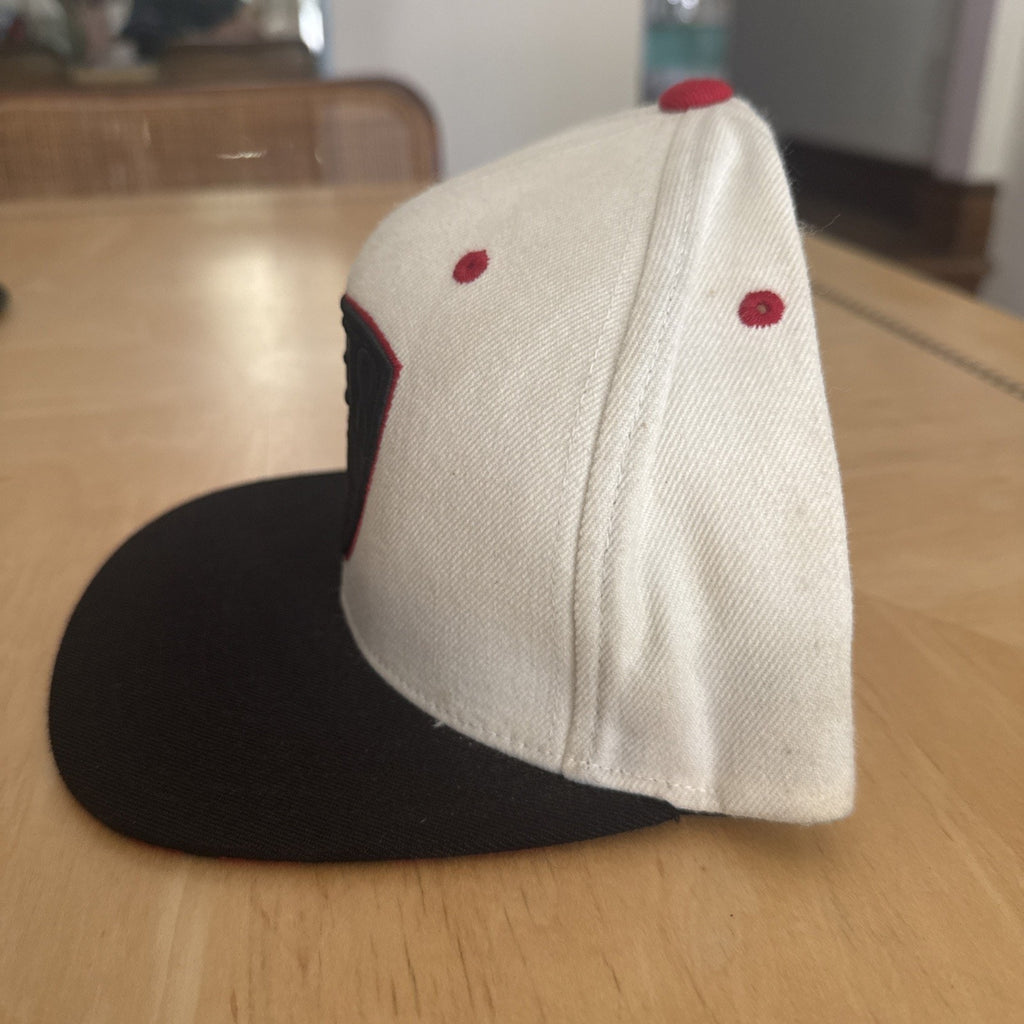 Men's Brooklyn Ness Mitchell & Ness Snapback White / Red / Black Logo. Stripes