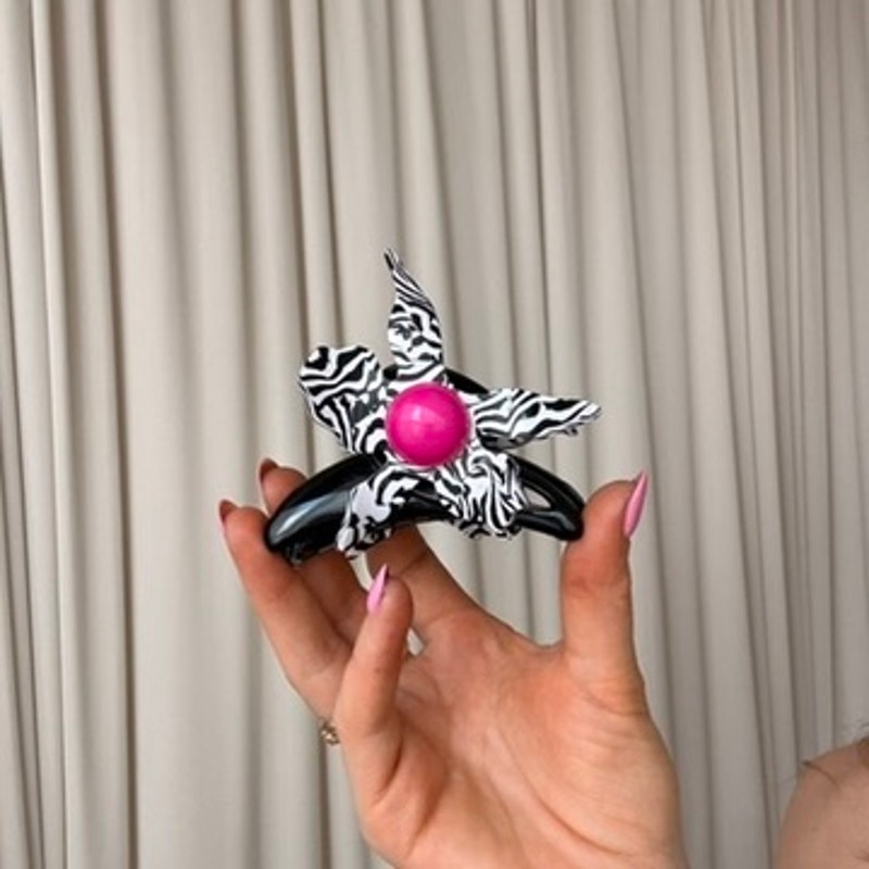 Black & White Flower Claw Clip - Hot Pink Center, 80s Vintage