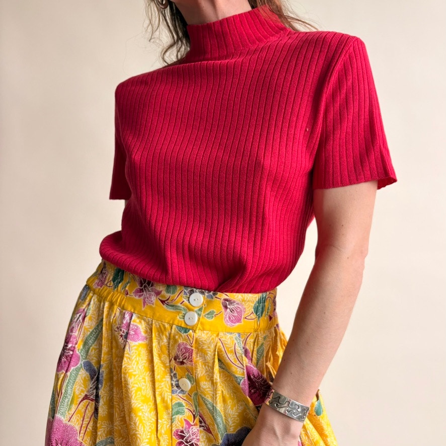 St. John by Marie Gray Red Ribbed Top - Mock Neck, Short Sleeve, Size S