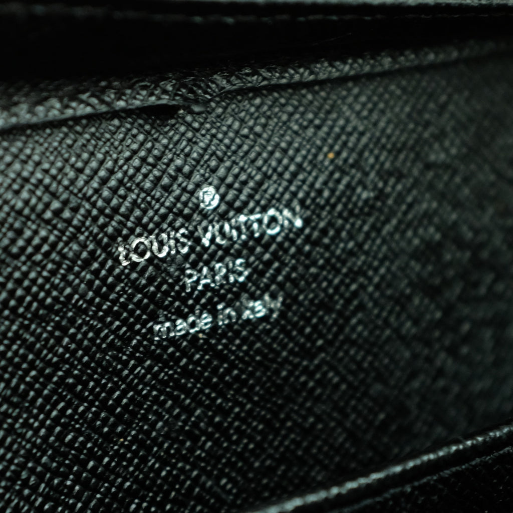 Louis Vuitton Taiga Pochette Baikal Clutch - Black Leather