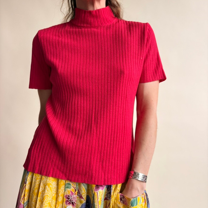 St. John by Marie Gray Red Ribbed Top - Mock Neck, Short Sleeve, Size S