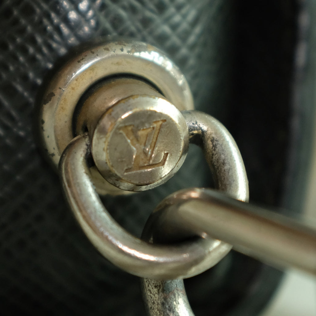 Louis Vuitton Taiga Pochette Baikal Clutch - Black Leather