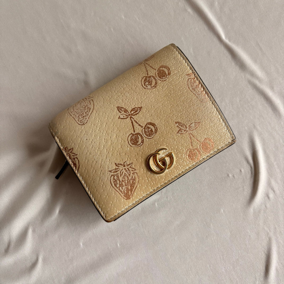 Gucci GG Marmont Berry Print Wallet - Cream, Gold Hardware- 2020