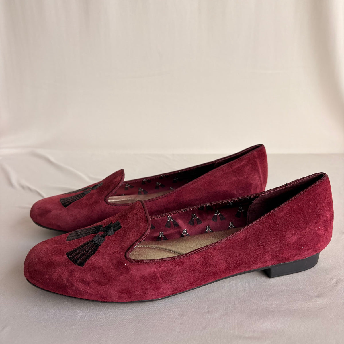 Isaac Mizrahi Burgundy Suede Loafer Flats - Tassel Detail, 7.5