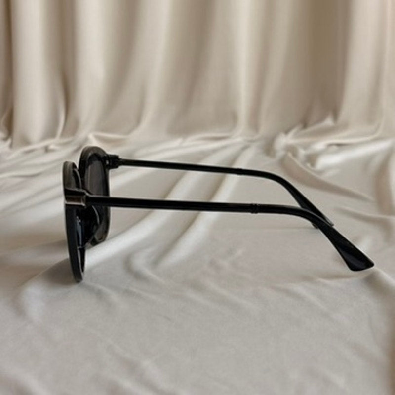 Black Round Sunglasses - Arrowhead Accents, UV400 Protection