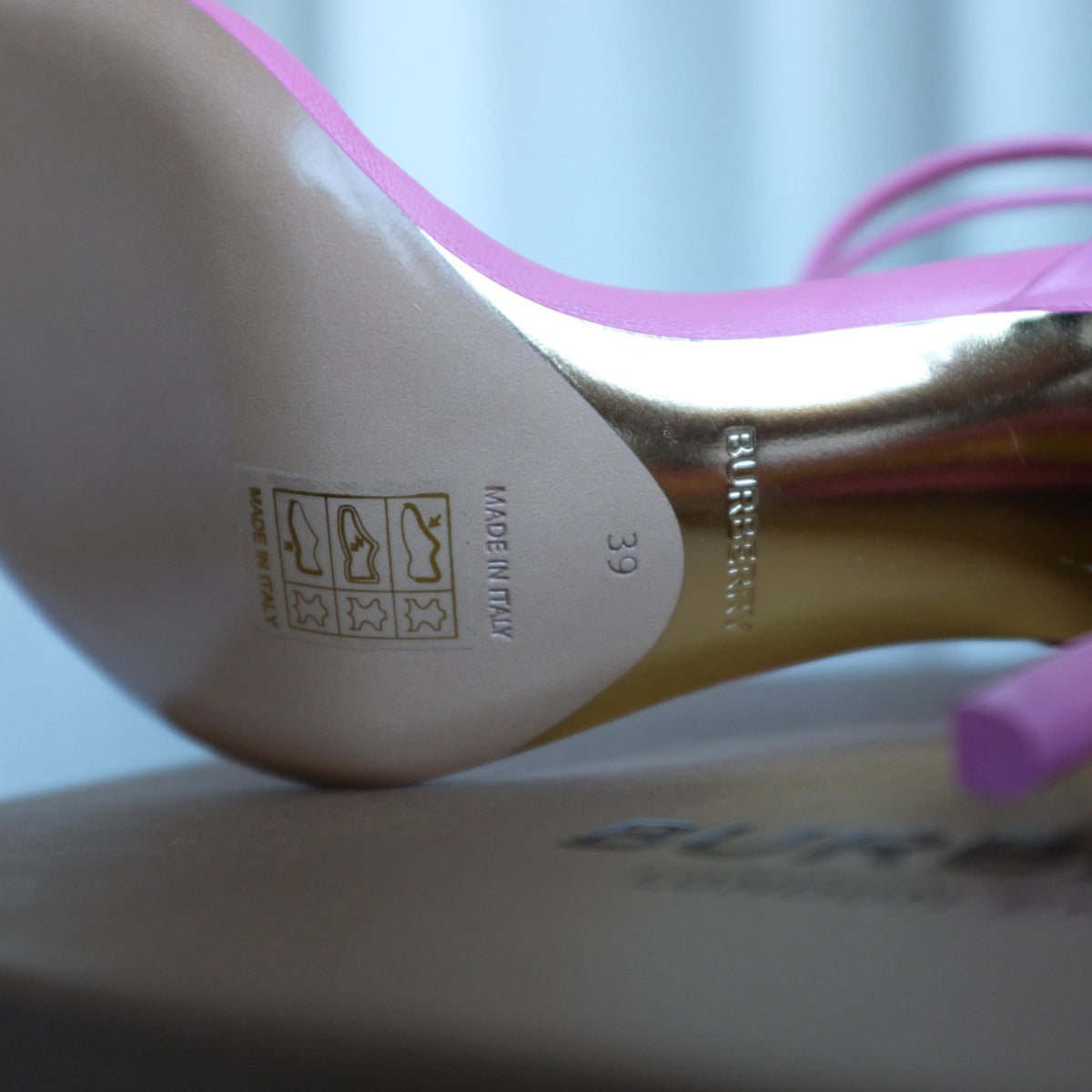 Burberry Octavia 100mm Pink Leather Strap Sandals Gold Accents Size EUR39 US8