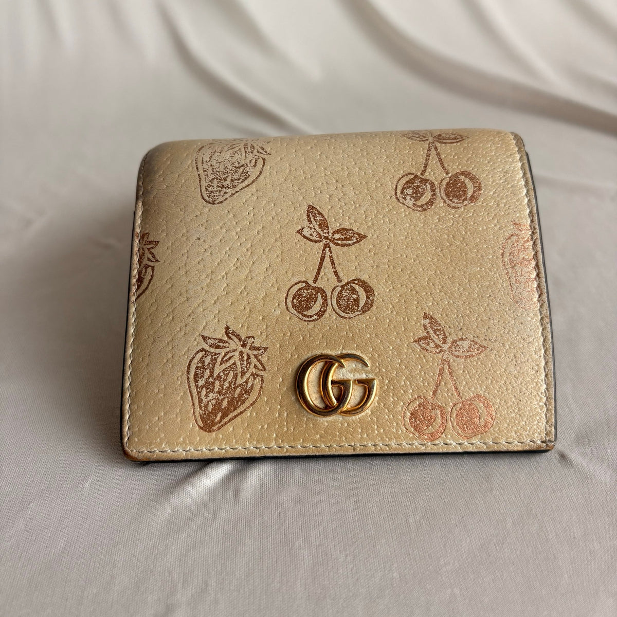 Gucci GG Marmont Berry Print Wallet - Cream, Gold Hardware- 2020