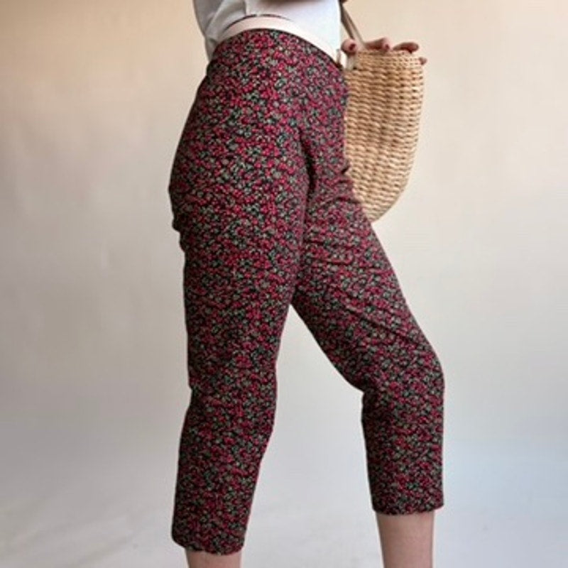 Soda Blu Black Capris - Red Floral/Cherry Detail, Made in USA, 90s/Y2K, Size M