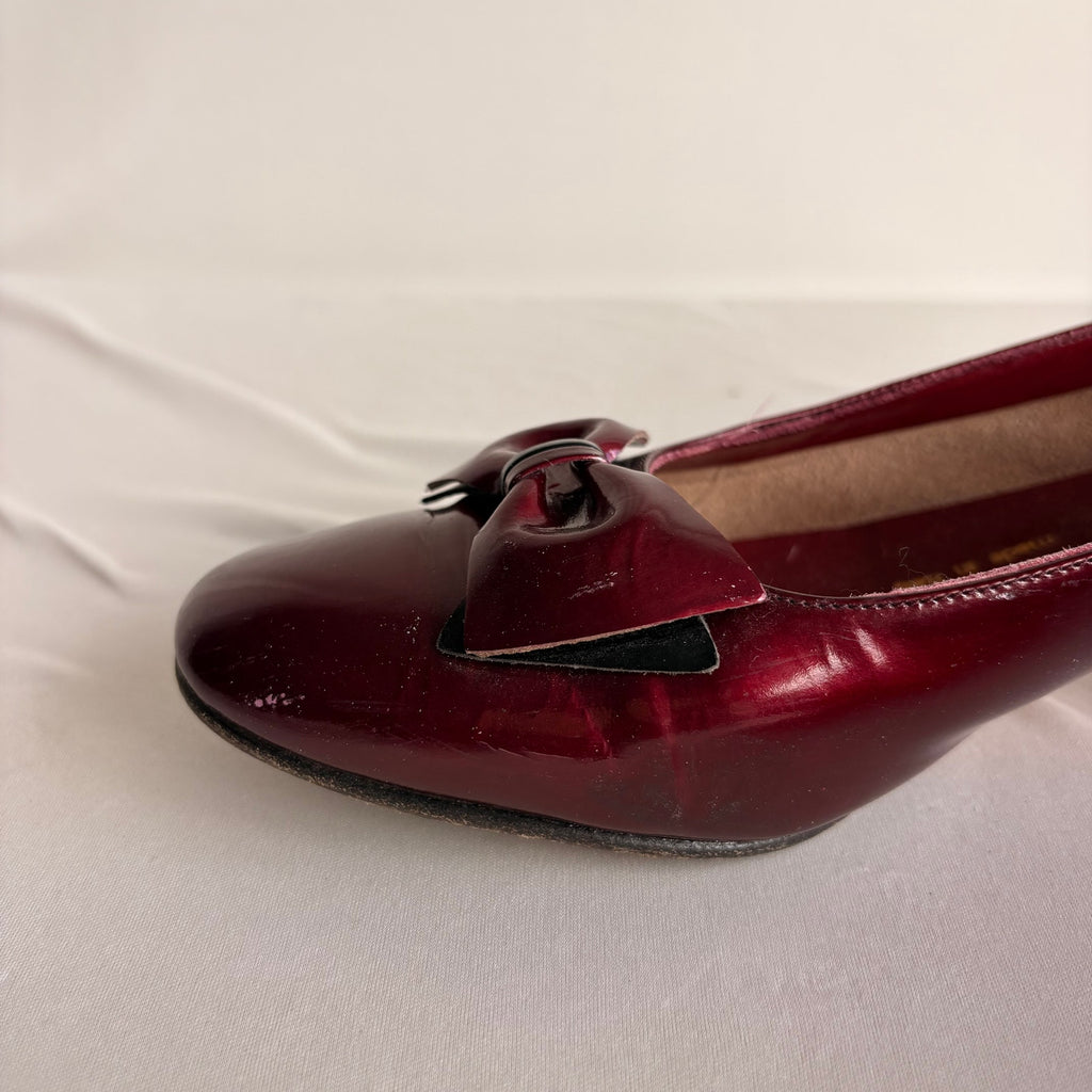 Vintage Salvatore Ferragamo Burgundy Patent Leather Bow Heels - 90s, 7.5