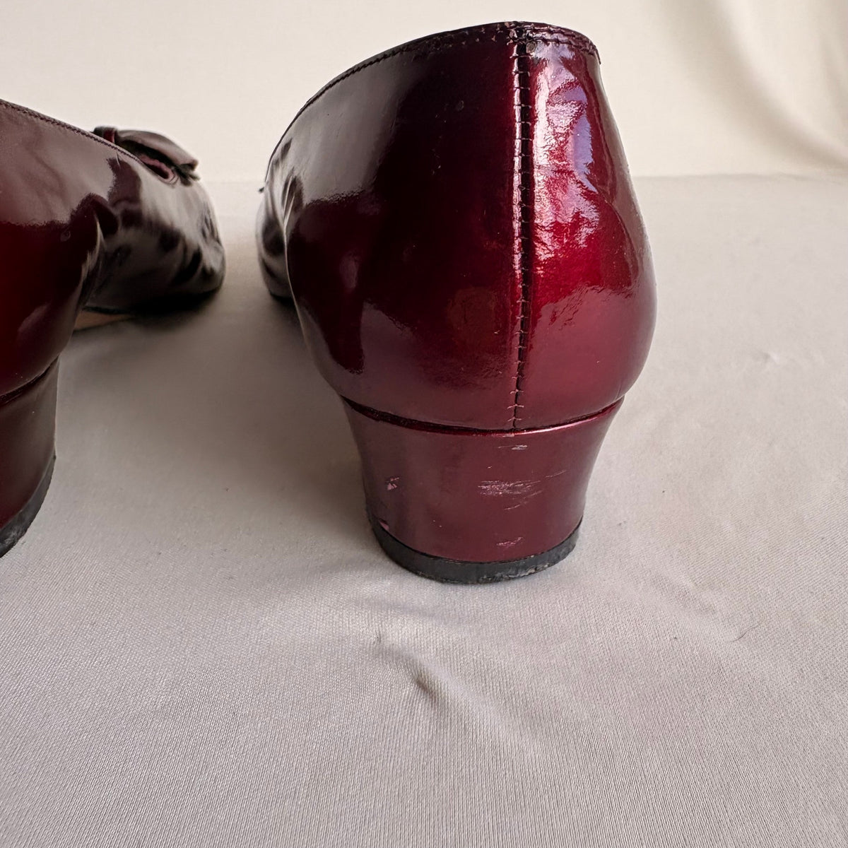 Vintage Salvatore Ferragamo Burgundy Patent Leather Bow Heels - 90s, 7.5