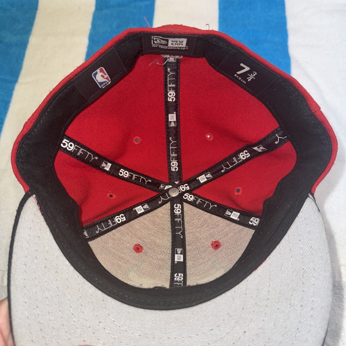 Size 7 3/4 - New Era 59Fifty NBA Chicago Bulls Fitted - Red - Black
