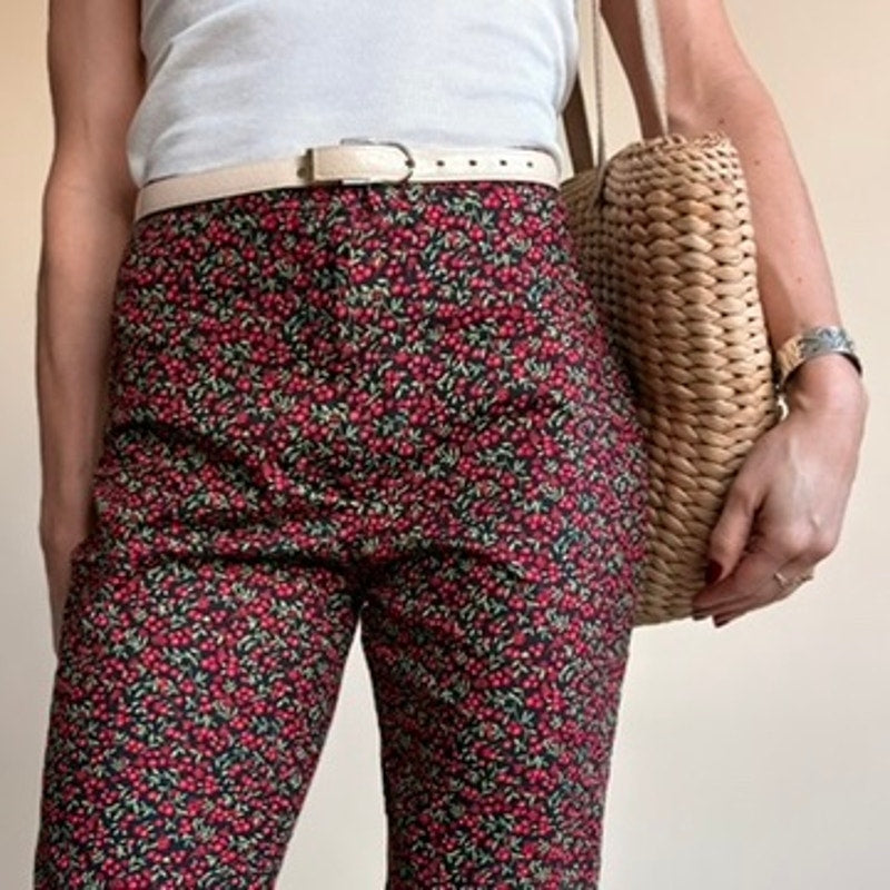 Soda Blu Black Capris - Red Floral/Cherry Detail, Made in USA, 90s/Y2K, Size M