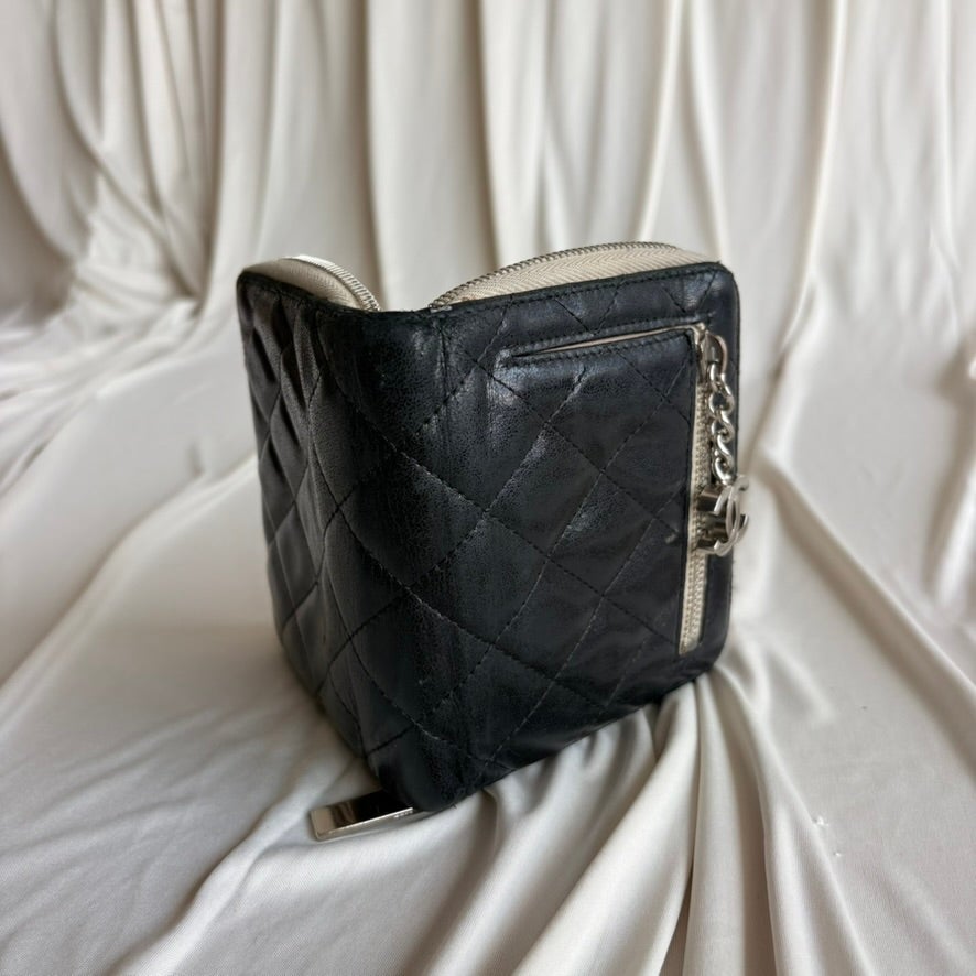 Vintage Chanel Black Quilted Compact Zip Wallet - CC Zipper Pull