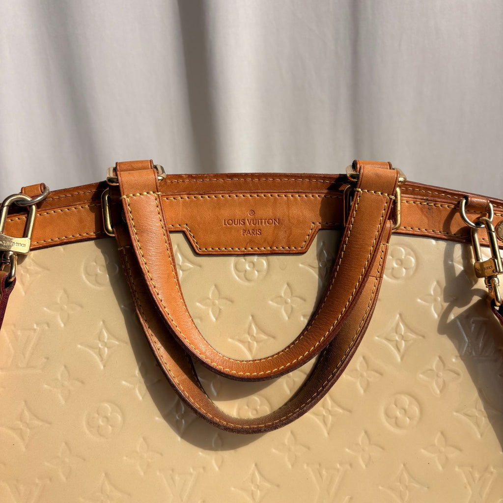 Louis Vuitton Brea GM Bag - Blanc Corail