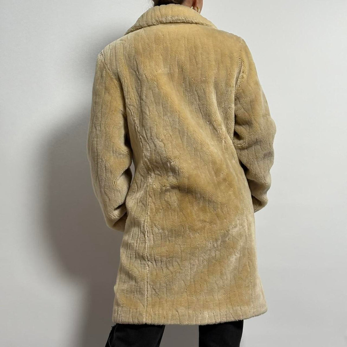 Vintage Portrait Cream Faux Fur Coat - Medium