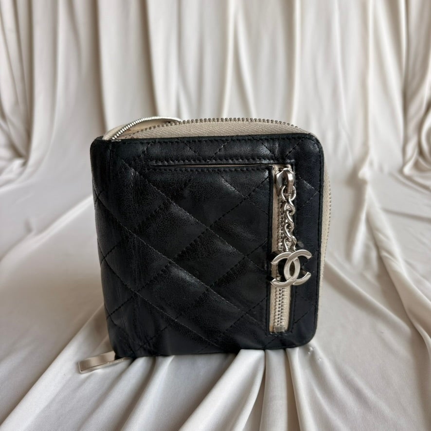 Vintage Chanel Black Quilted Compact Zip Wallet - CC Zipper Pull