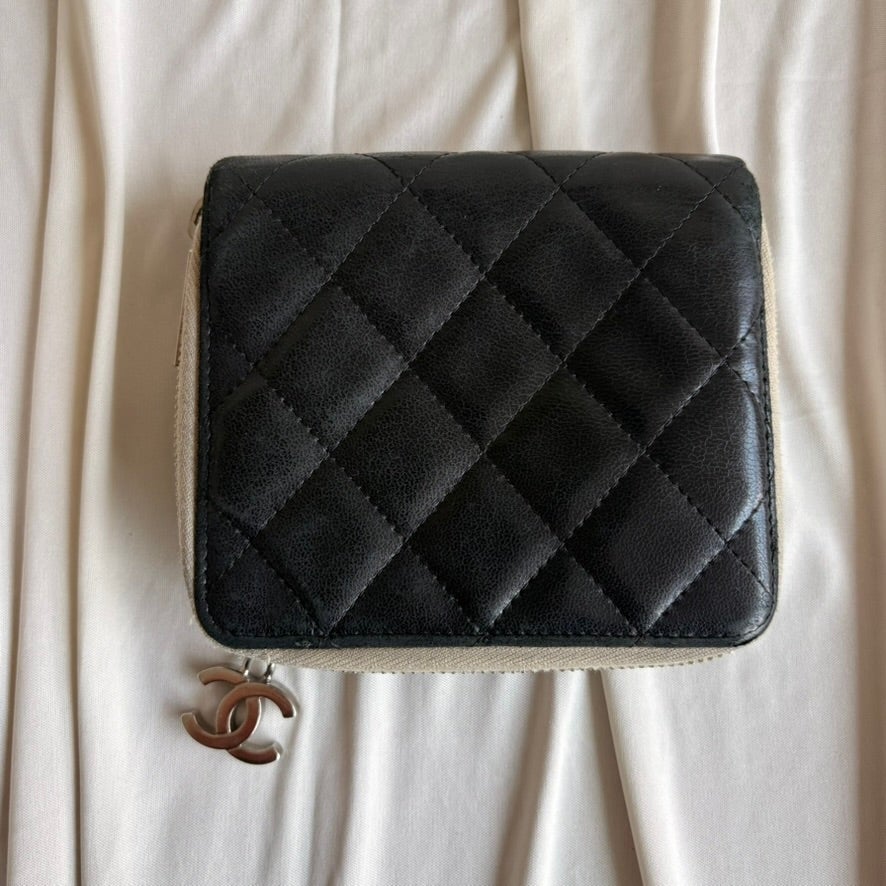 Vintage Chanel Black Quilted Compact Zip Wallet - CC Zipper Pull