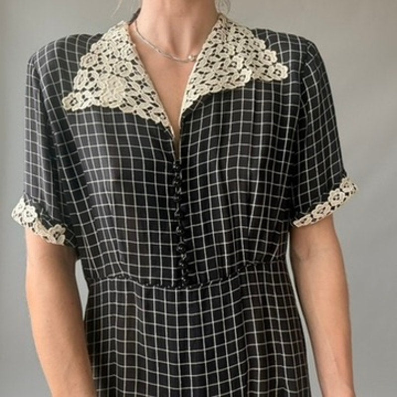 Vintage 50s Black Checkered Rayon Day Dress - Crochet Lace Collar & Cuffs