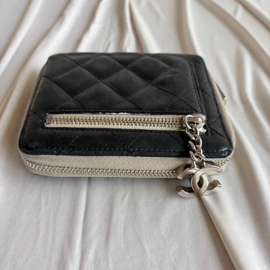Vintage Chanel Black Quilted Compact Zip Wallet - CC Zipper Pull