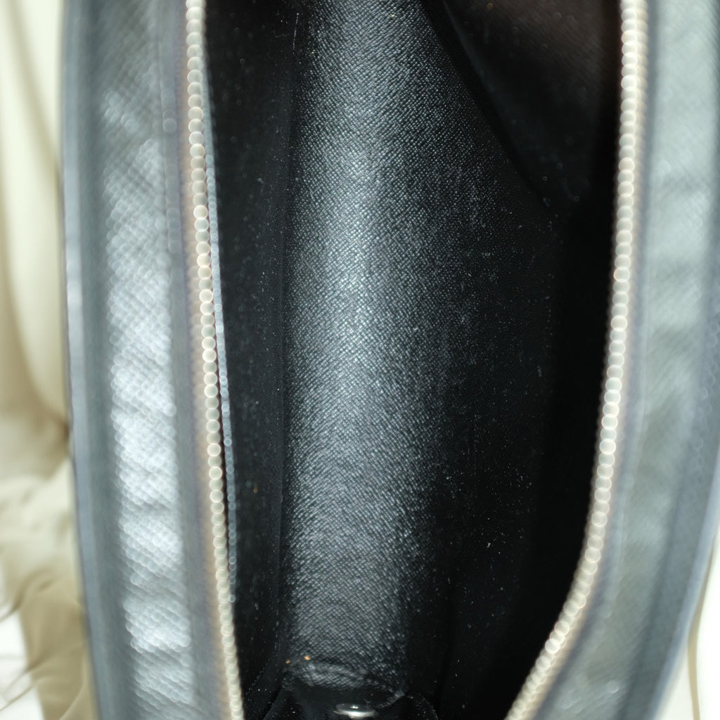 Louis Vuitton Taiga Pochette Baikal Clutch - Black Leather