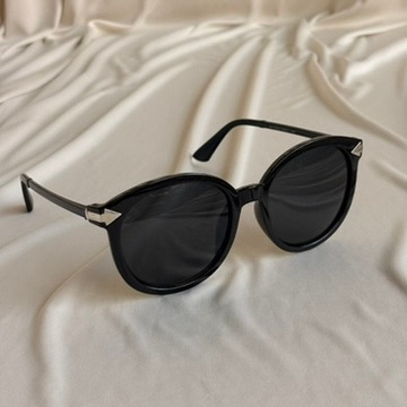 Black Round Sunglasses - Arrowhead Accents, UV400 Protection