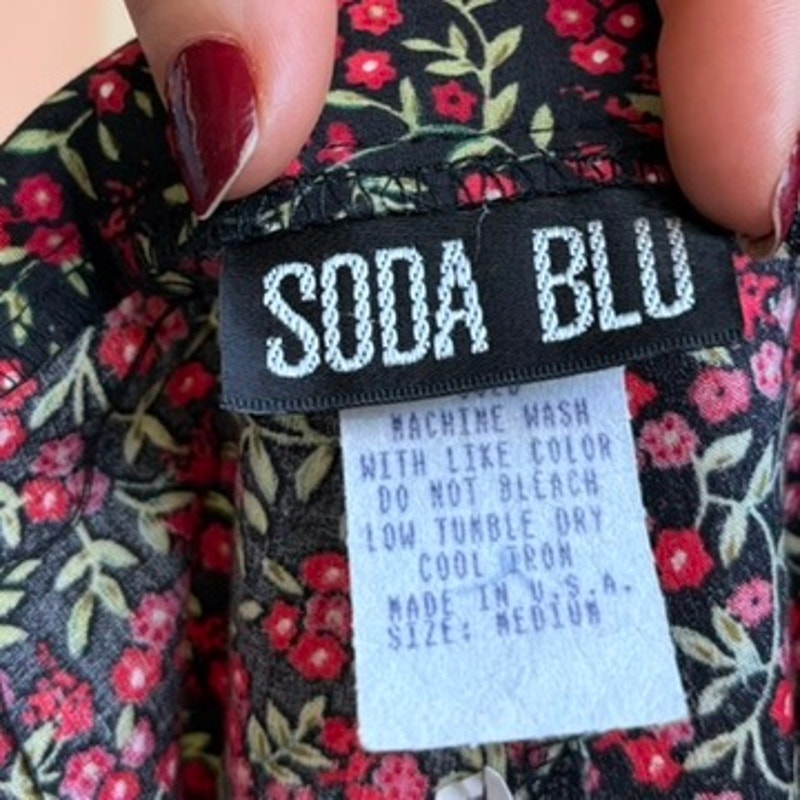 Soda Blu Black Capris - Red Floral/Cherry Detail, Made in USA, 90s/Y2K, Size M