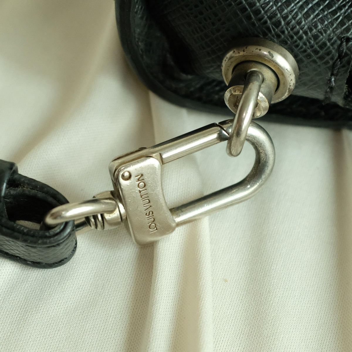 Louis Vuitton Taiga Pochette Baikal Clutch - Black Leather