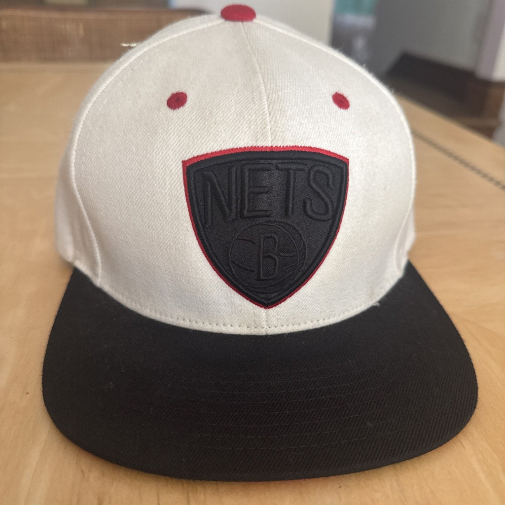 Men's Brooklyn Ness Mitchell & Ness Snapback White / Red / Black Logo. Stripes