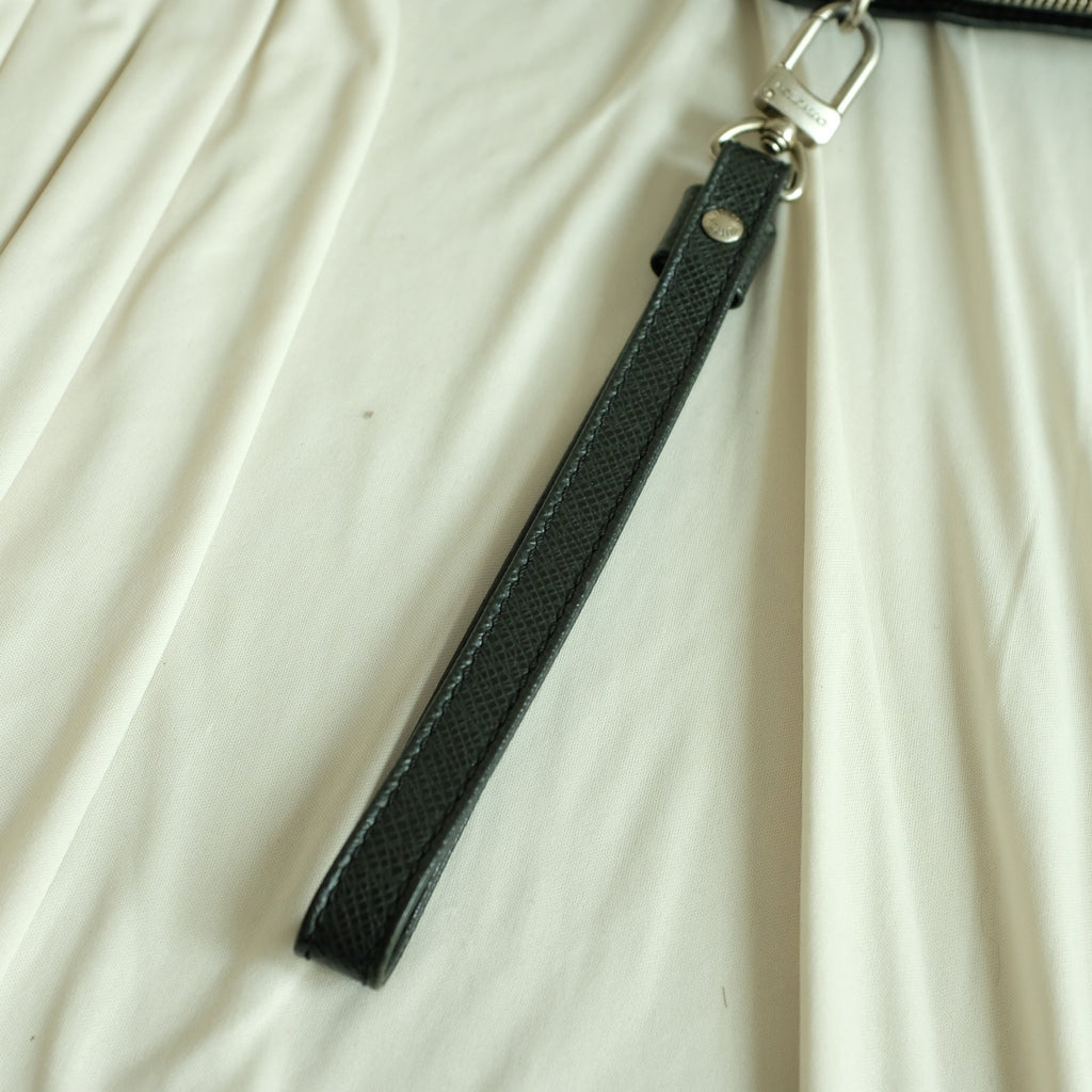 Louis Vuitton Taiga Pochette Baikal Clutch - Black Leather