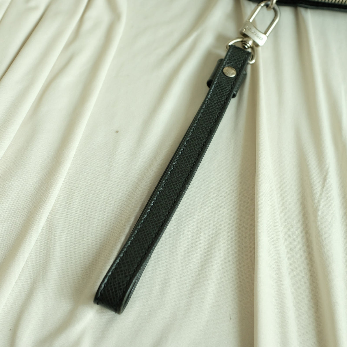 Louis Vuitton Taiga Pochette Baikal Clutch - Black Leather