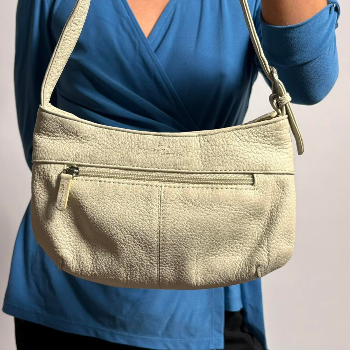 Vintage Stone Mountain Cream Leather Shoulder Bag