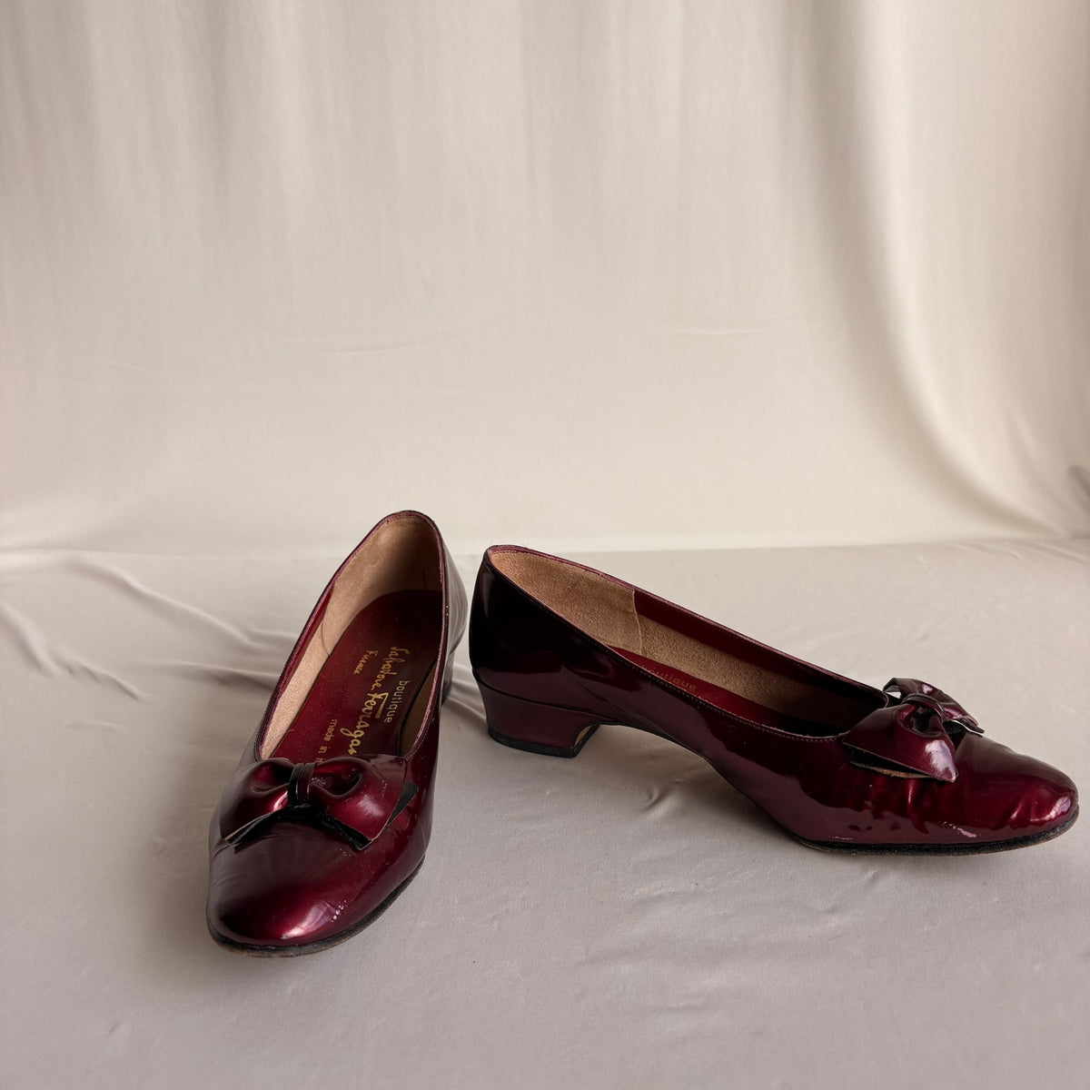 Vintage Salvatore Ferragamo Burgundy Patent Leather Bow Heels - 90s, 7.5