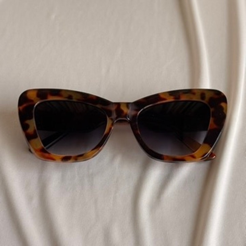 Oversized Tortoiseshell Cat-Eye Sunglasses - Blue Gradient Lenses, Brand New
