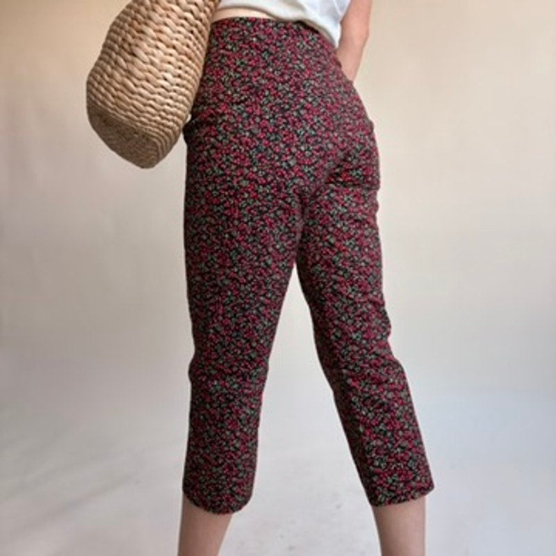 Soda Blu Black Capris - Red Floral/Cherry Detail, Made in USA, 90s/Y2K, Size M