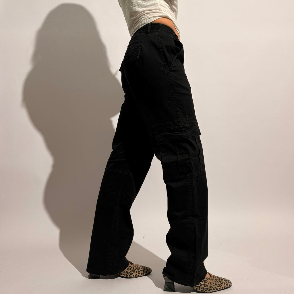 Vintage Chico's Black Low Rise Cargo Pants - Size 0