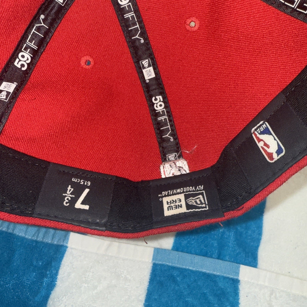 Size 7 3/4 - New Era 59Fifty NBA Chicago Bulls Fitted - Red - Black