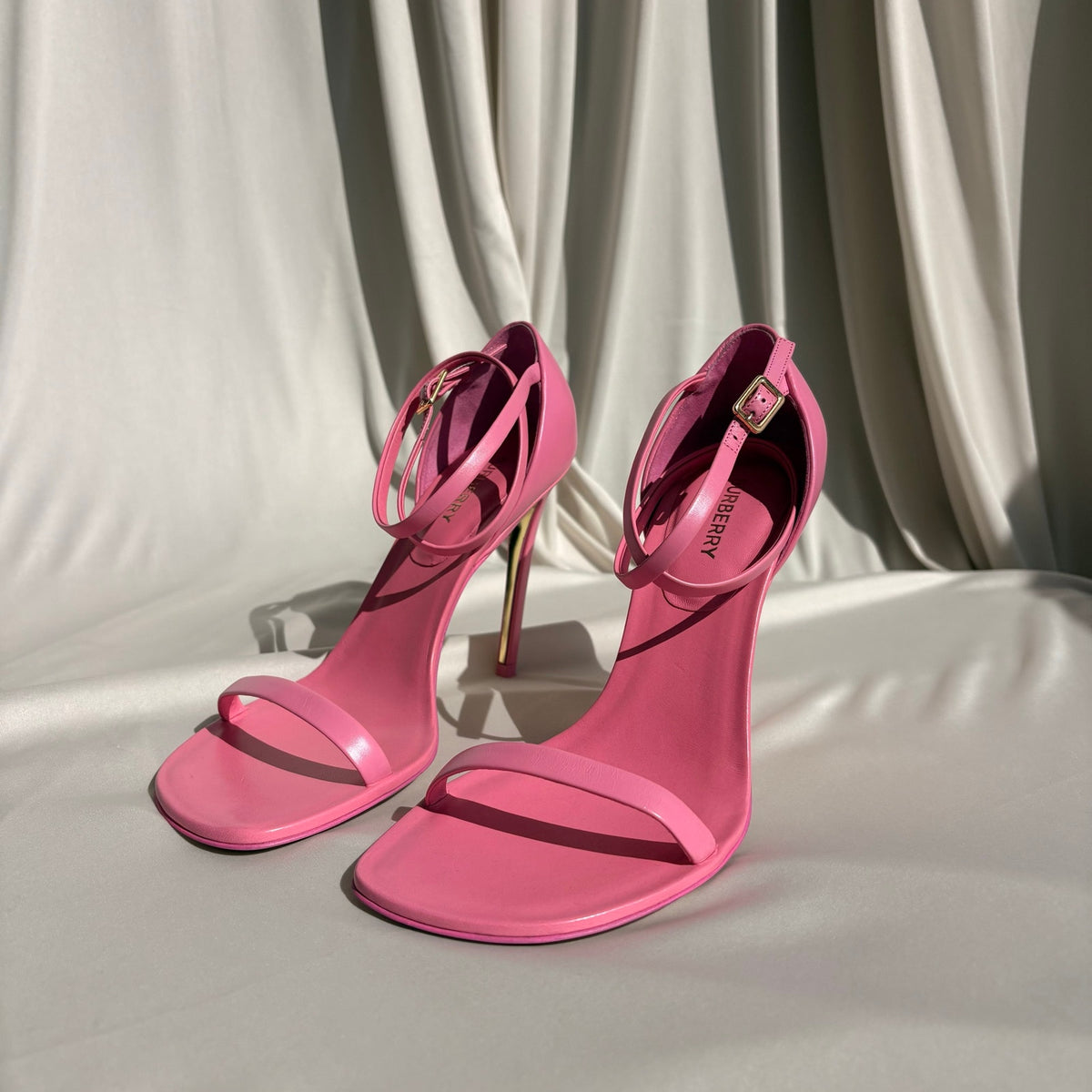 Burberry Octavia 100mm Pink Leather Strap Sandals Gold Accents Size EUR39 US8
