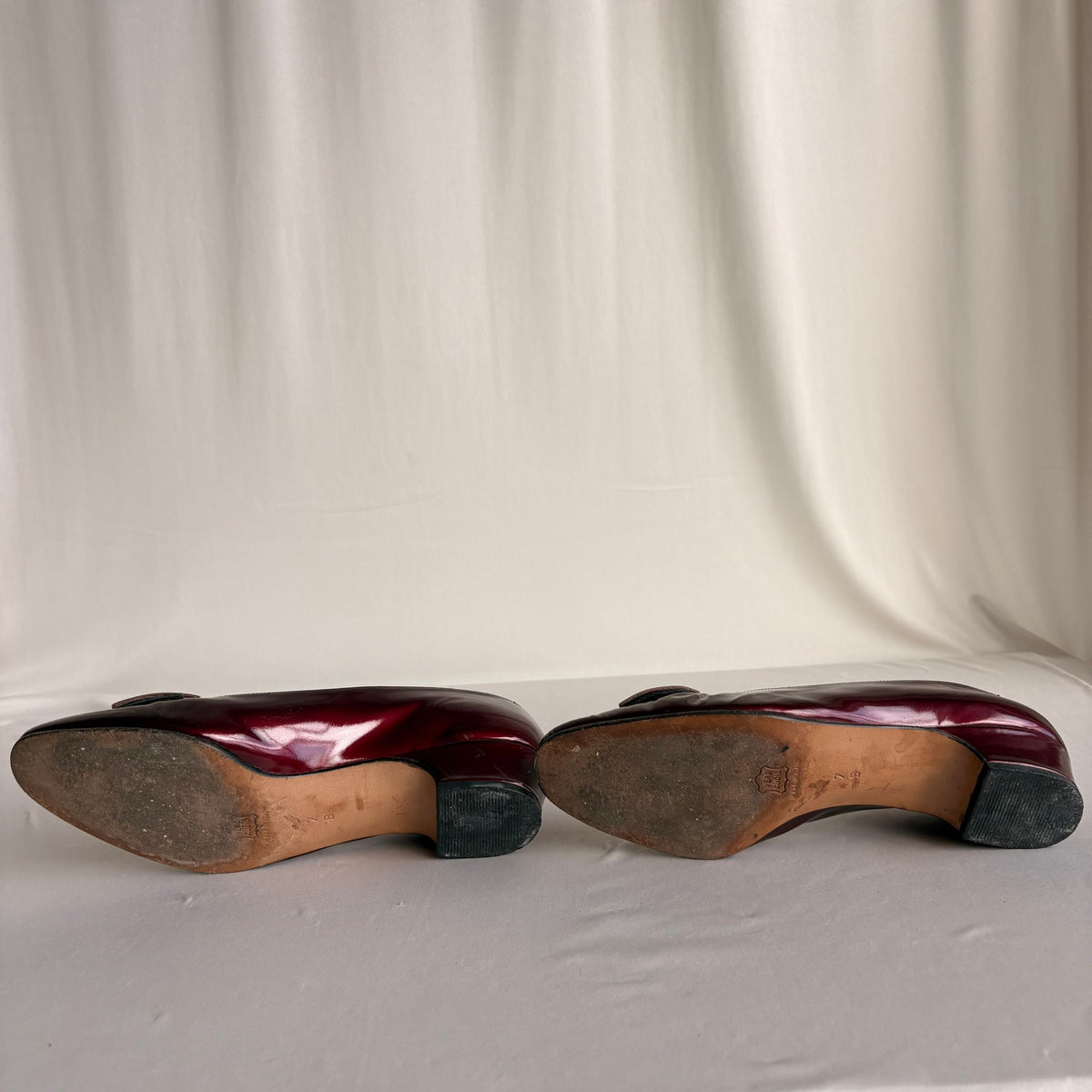 Vintage Salvatore Ferragamo Burgundy Patent Leather Bow Heels - 90s, 7.5