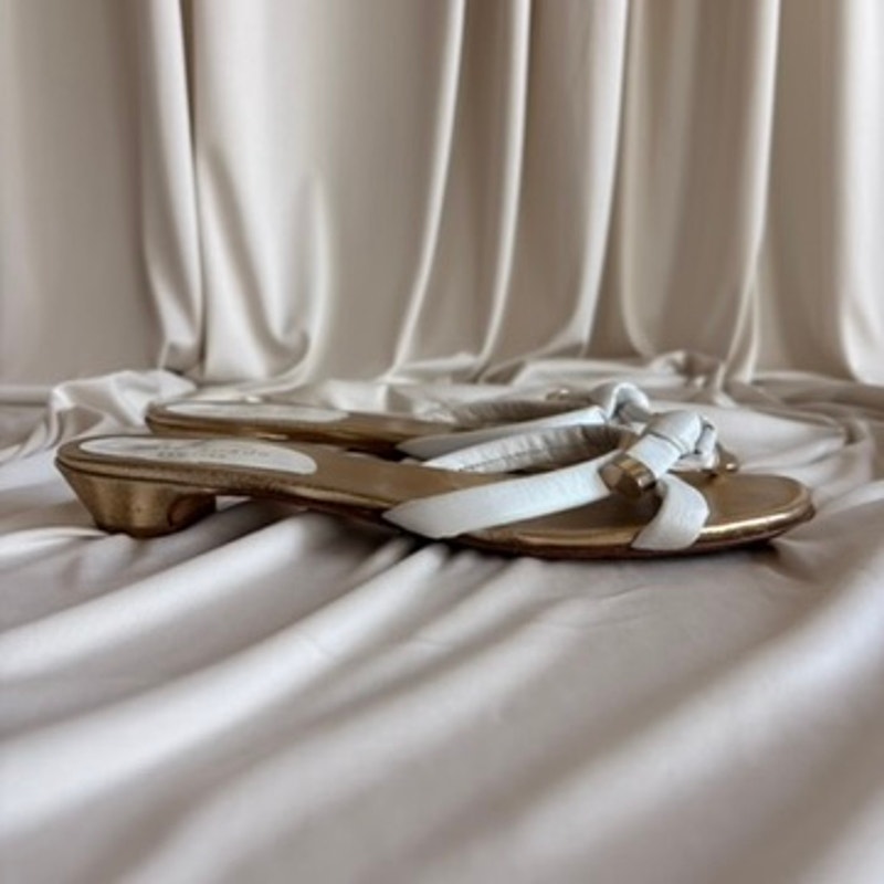 Kate Spade White Knotted Sandals - Gold Tips, 1" Heel, Size 7.5