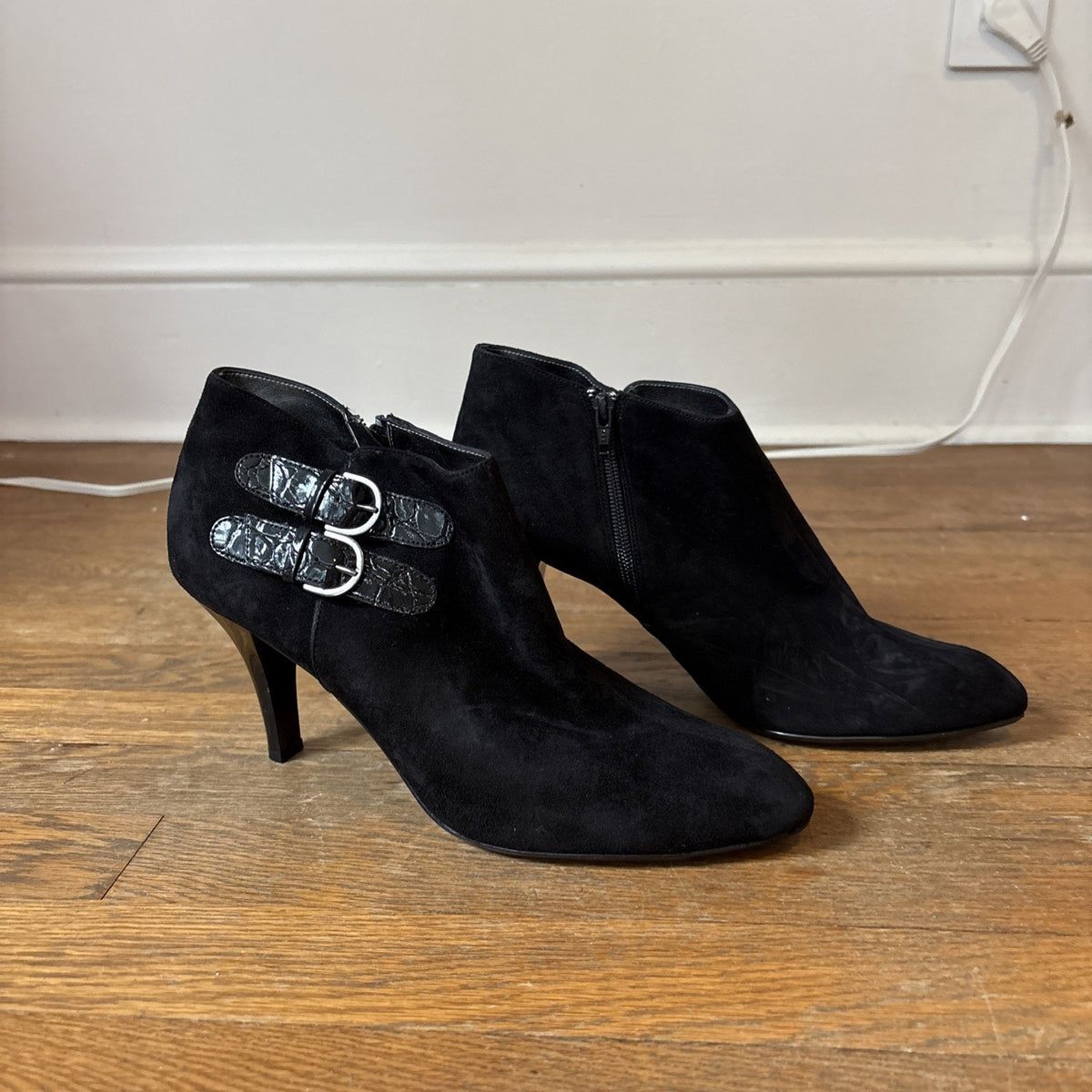 Worthington Womens 9M Black Suede Ankle Boot 3” High Heel Bootie 2 Buckle EUC