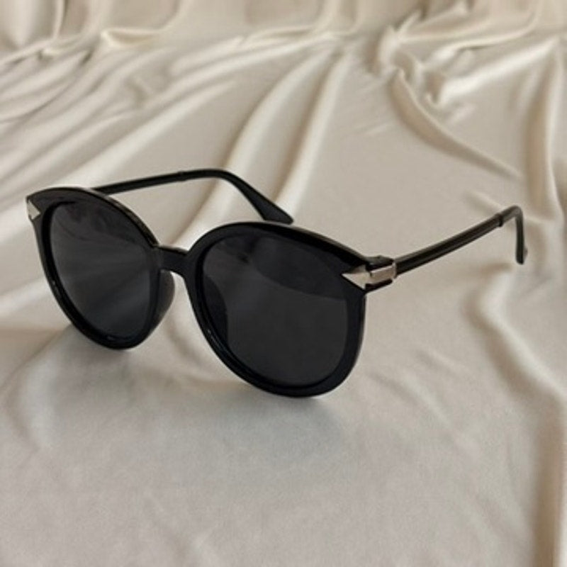 Black Round Sunglasses - Arrowhead Accents, UV400 Protection