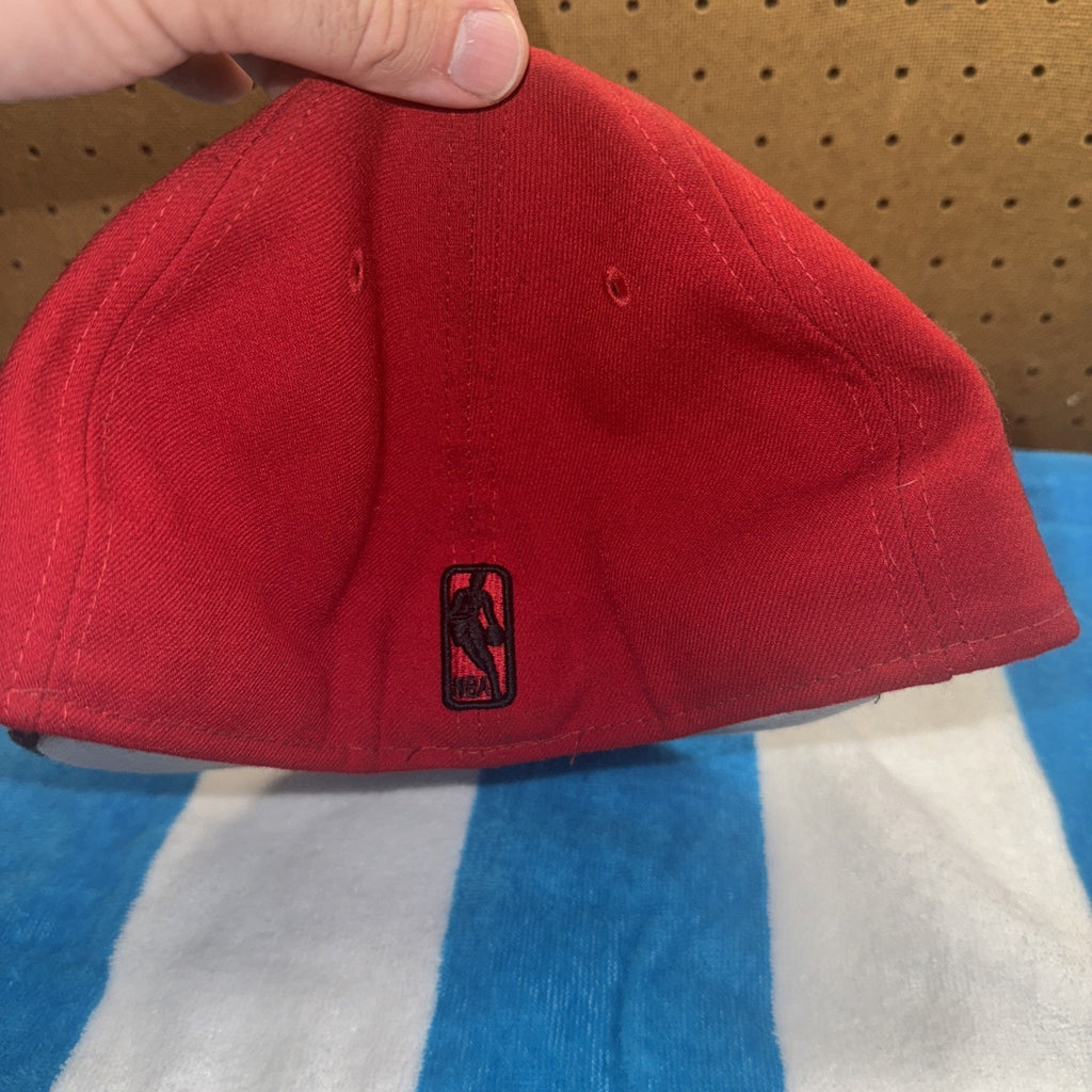 Size 7 3/4 - New Era 59Fifty NBA Chicago Bulls Fitted - Red - Black