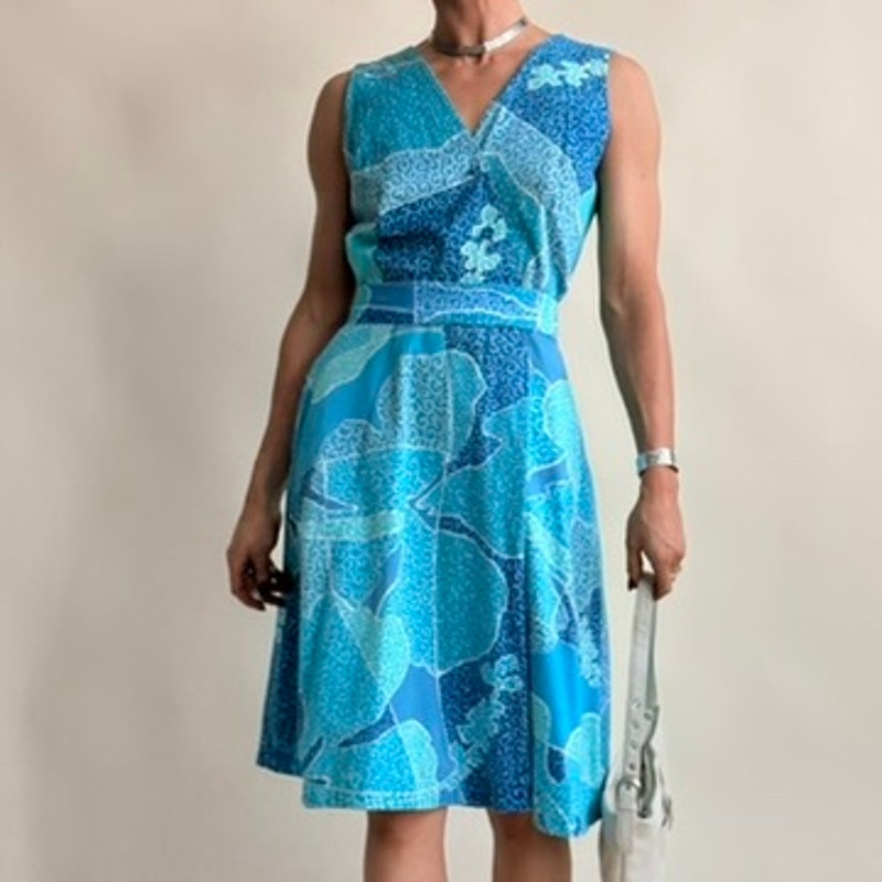 Andrade Honolulu Blue Floral Dress - 1970s Mod Hawaiian, Matching Sash, fits Medium