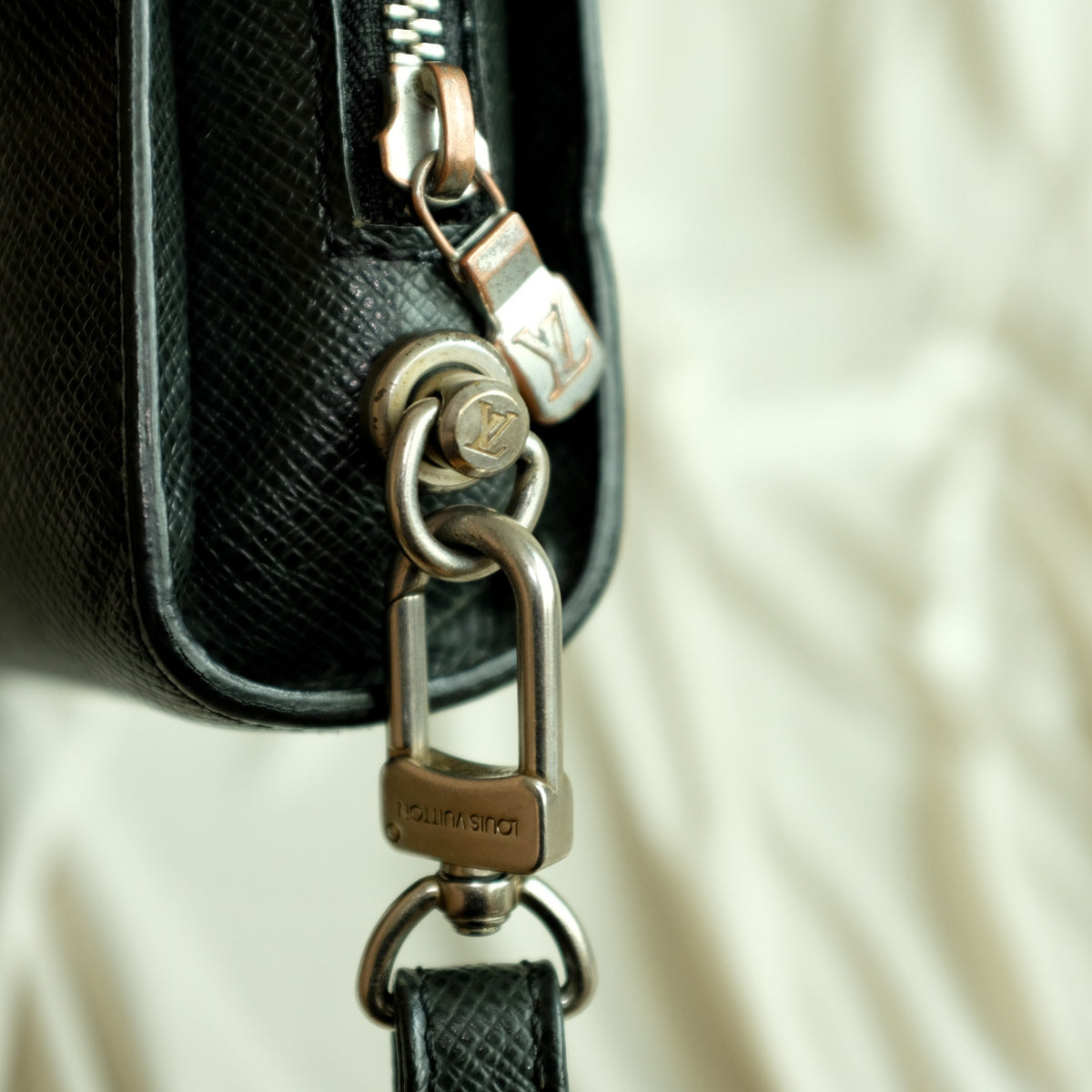 Louis Vuitton Taiga Pochette Baikal Clutch - Black Leather